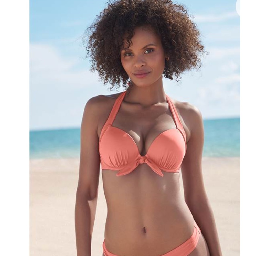 VENUS Enhancer Halter Top